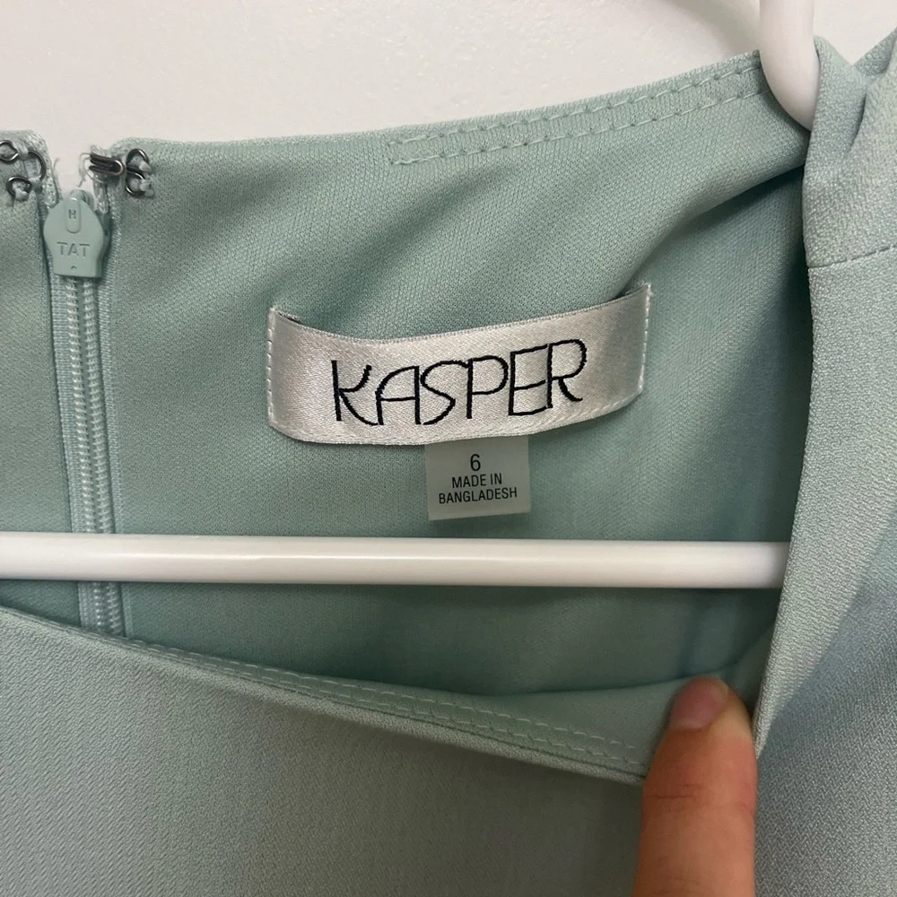 Kasper Stretch Crepe Crew Neck Sleeveless Sheath Dress in Sea Glass Green NWOT 6 - Picture 2 of 3